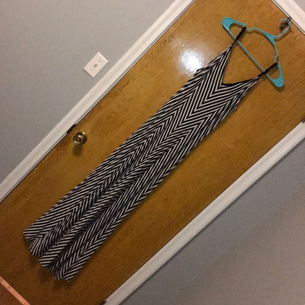 Mossimo black and white chevron stripe maxi dress